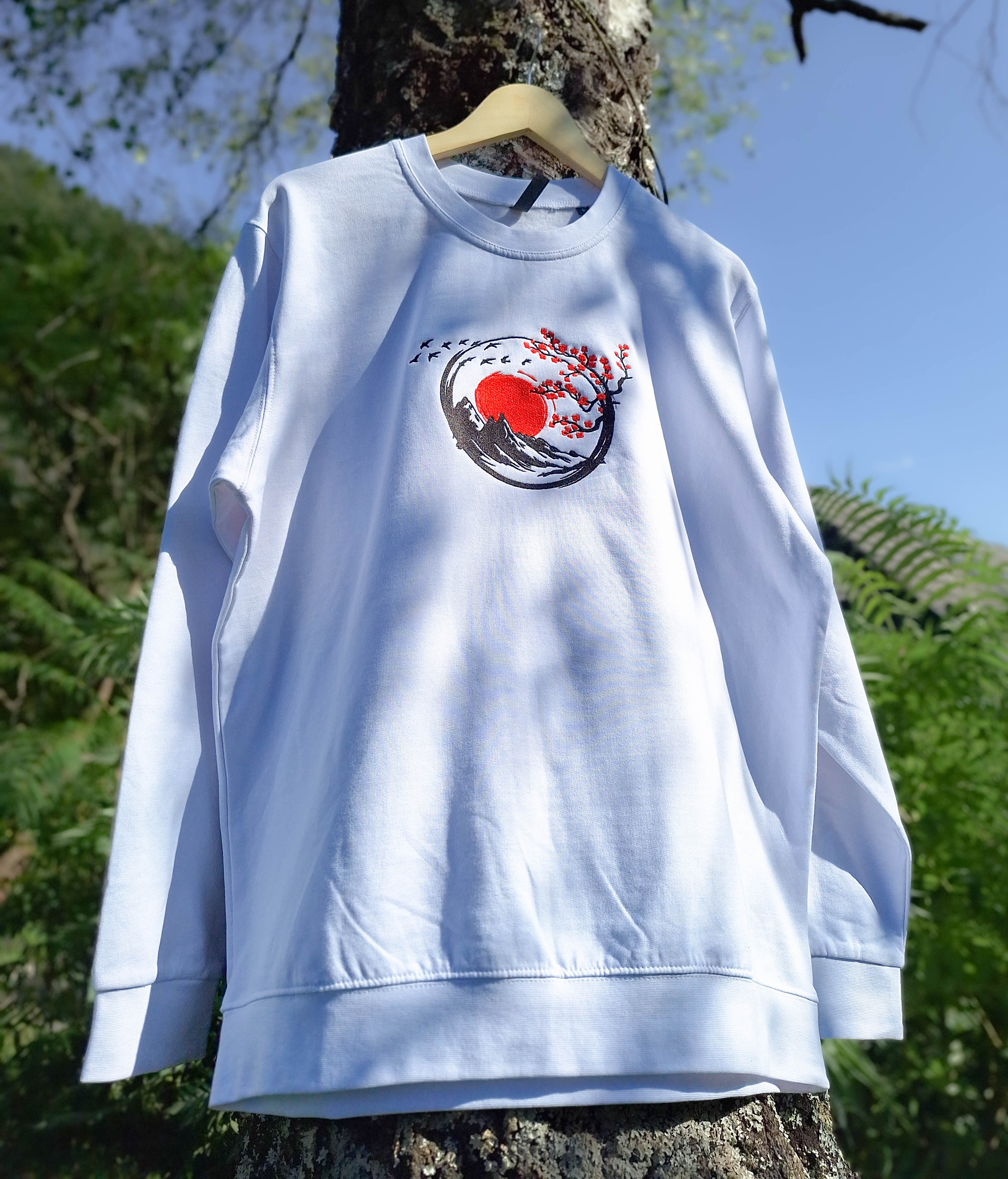 Pulover z japonskim motivom